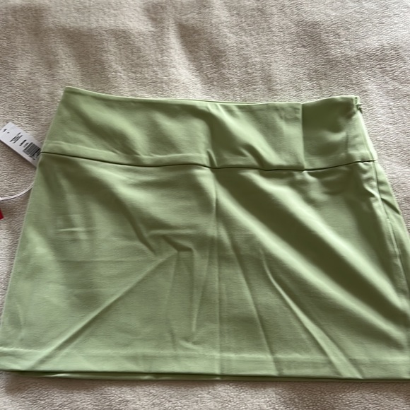 Green skirt - Picture 2 of 8